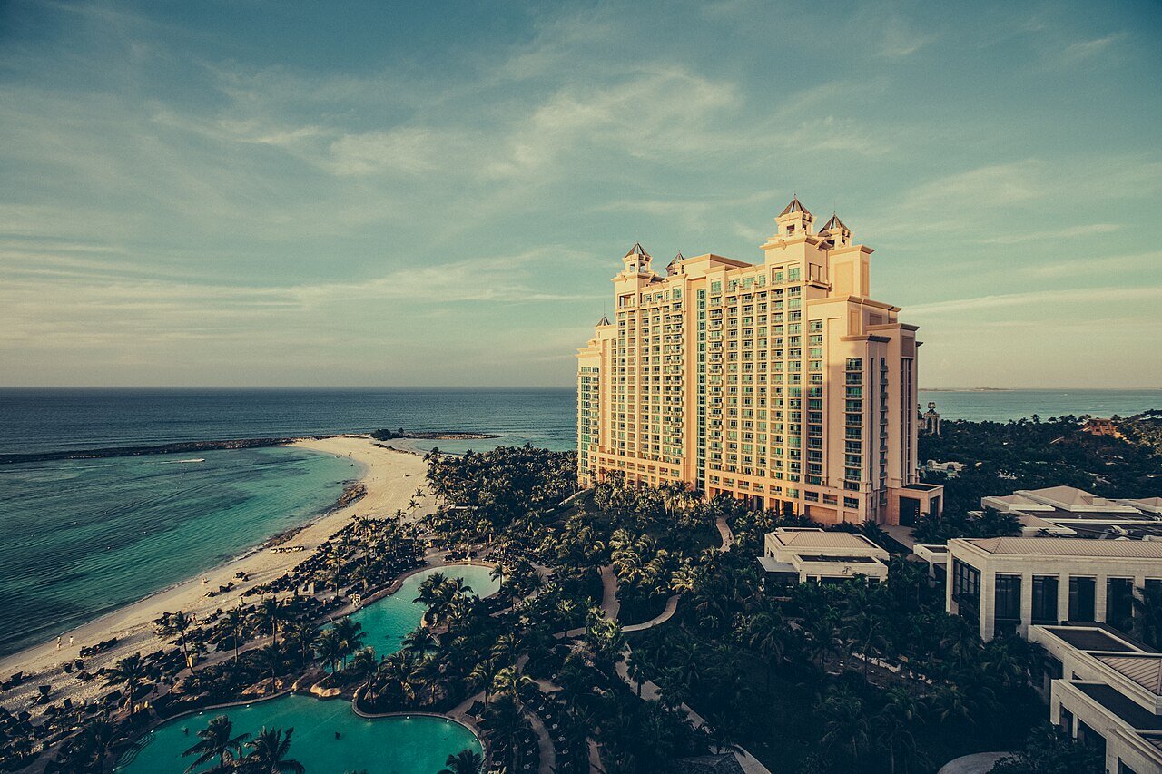 Hotel Wholesalers, Bedbanks and B2B Portals: Who Actually Holds the Room?